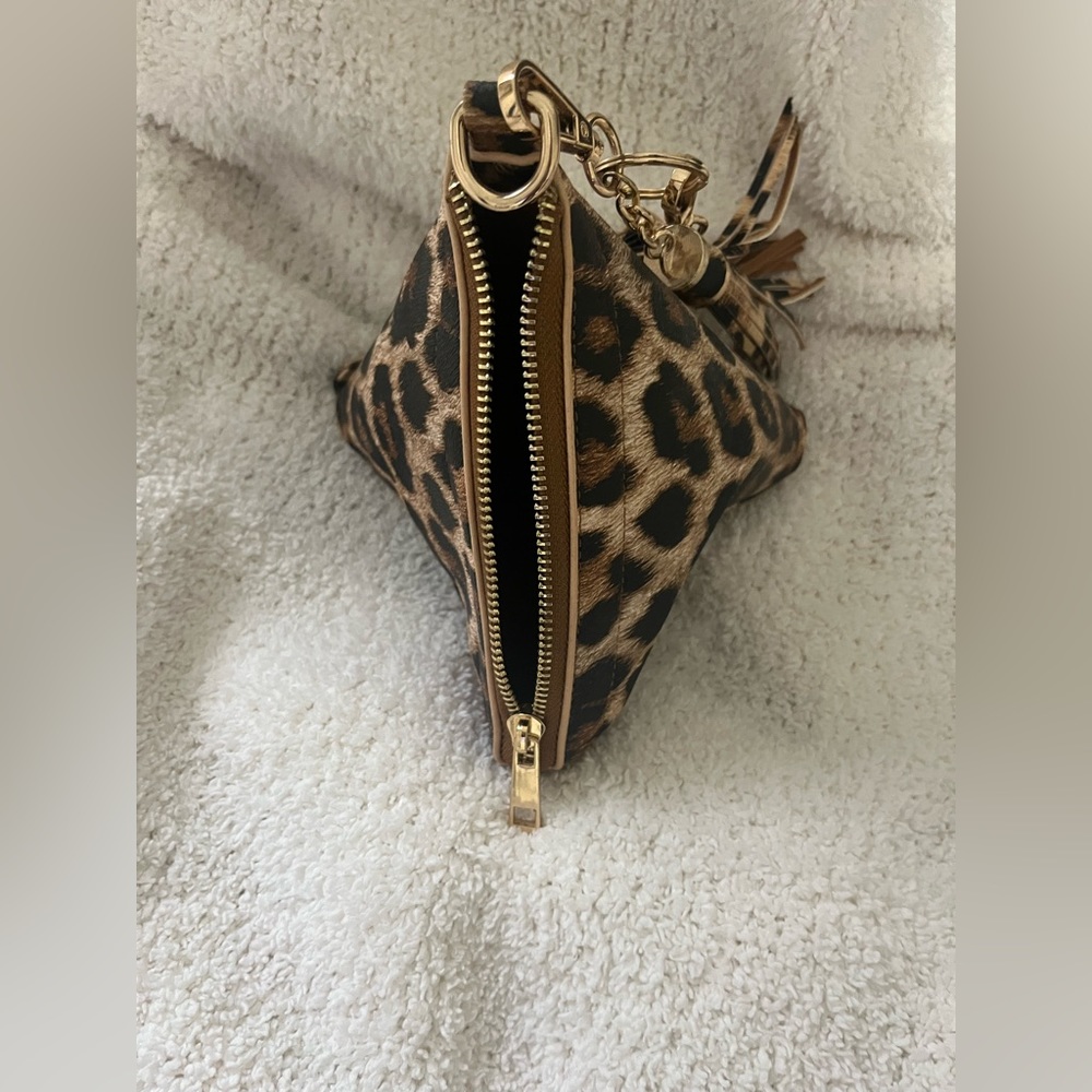 simply diva boutique pyramid cheetah wristlet - Picture 4 of 5